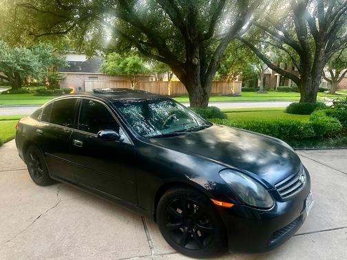 Black 2005 INFINITI G35 Base