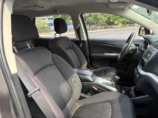 Gray 2013 Dodge Journey SE