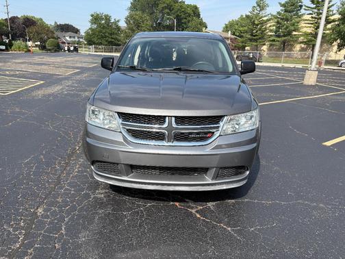 Gray 2013 Dodge Journey SE