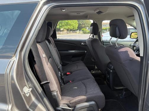 Gray 2013 Dodge Journey SE