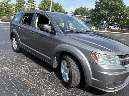 Gray 2013 Dodge Journey SE