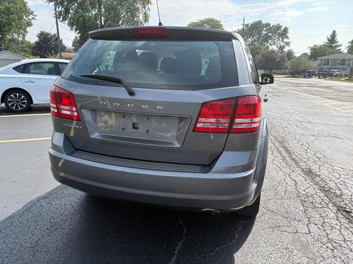Gray 2013 Dodge Journey SE