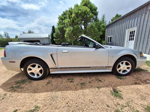 2000 Ford Mustang Base