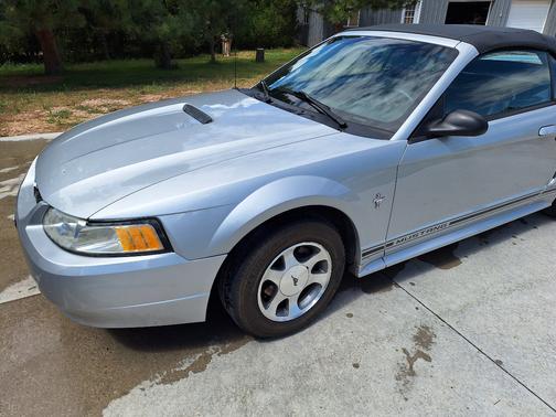 2000 Ford Mustang Base