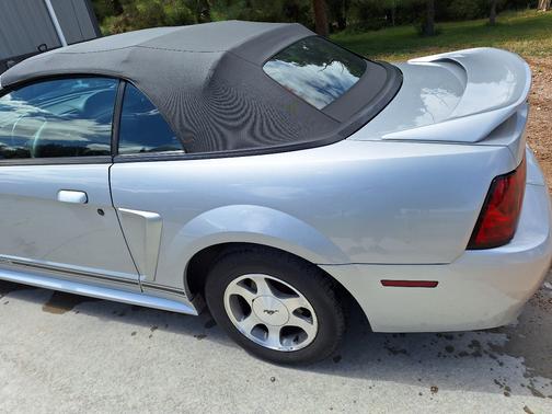 2000 Ford Mustang Base