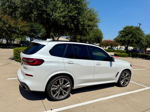 2022 BMW X5 M50i