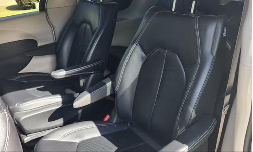 2022 Chrysler Pacifica Hybrid Touring L