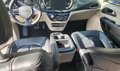 2022 Chrysler Pacifica Hybrid Touring L