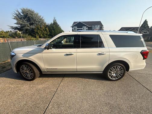 White 2022 Ford Expedition Max Platinum