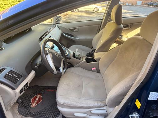 2010 Toyota Prius III