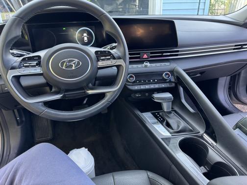 2023 Hyundai ELANTRA Limited