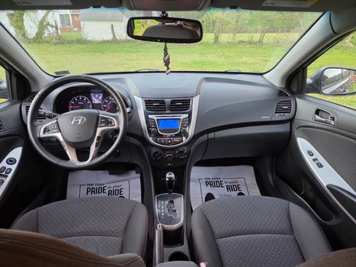 2013 Hyundai Accent SE