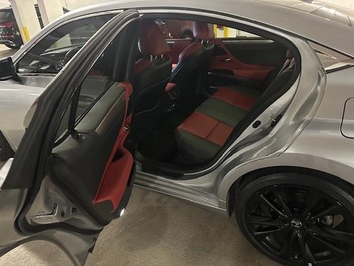 2024 Lexus ES 300h F SPORT Handling