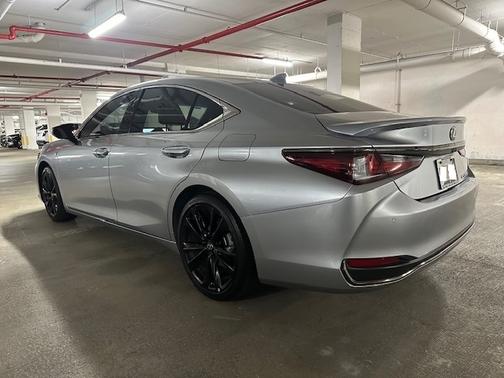 2024 Lexus ES 300h F SPORT Handling