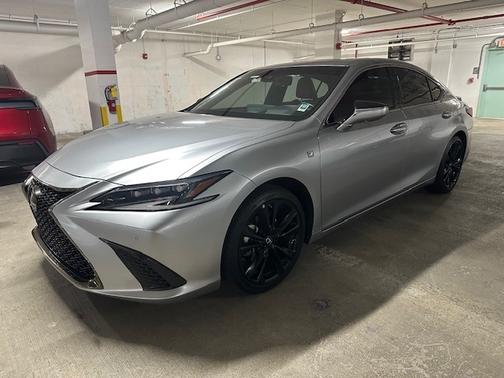 2024 Lexus ES 300h F SPORT Handling