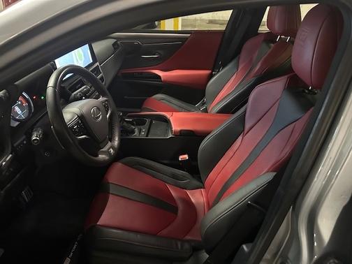 2024 Lexus ES 300h F SPORT Handling