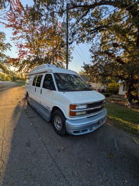 White 2002 Chevrolet Express 3500 Cargo