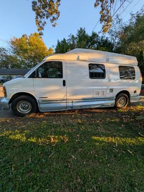 White 2002 Chevrolet Express 3500 Cargo