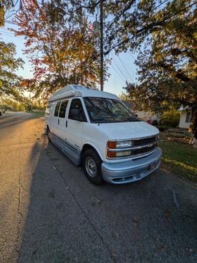 White 2002 Chevrolet Express 3500 Cargo