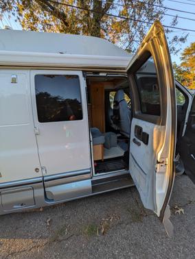 White 2002 Chevrolet Express 3500 Cargo