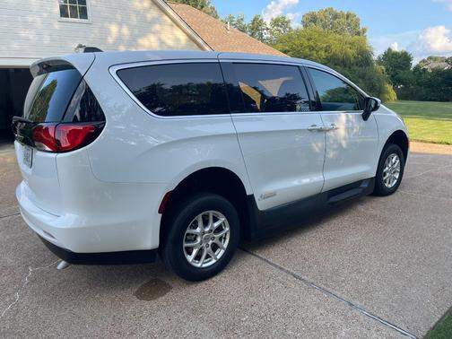 White 2022 Chrysler Voyager LX
