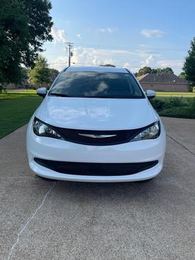 White 2022 Chrysler Voyager LX