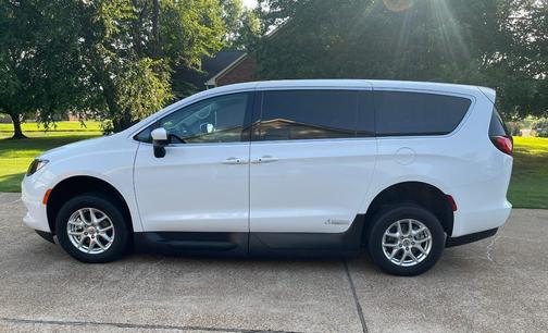 White 2022 Chrysler Voyager LX
