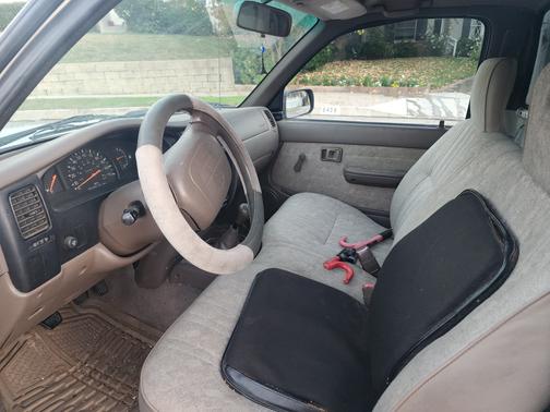 2000 Toyota Tacoma Base