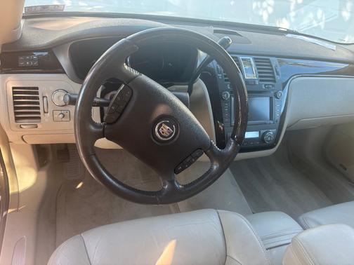 2010 Cadillac DTS Premium Collection