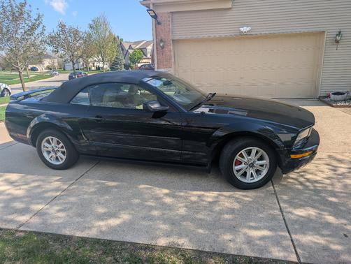 Black 2006 Ford Mustang Base