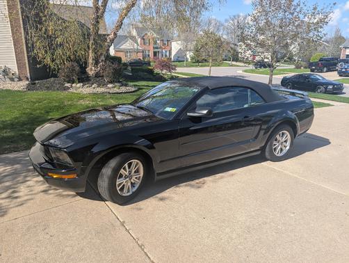 Black 2006 Ford Mustang Base