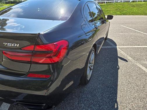Gray 2019 BMW 750 i xDrive