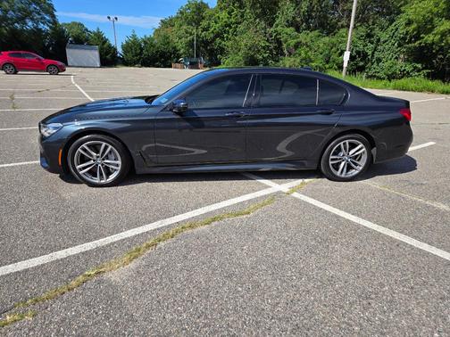 Gray 2019 BMW 750 i xDrive