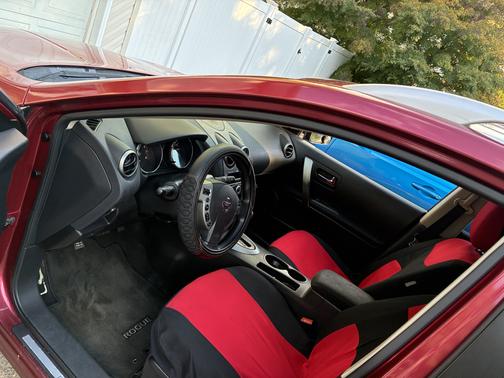 Red 2010 Nissan Rogue SL