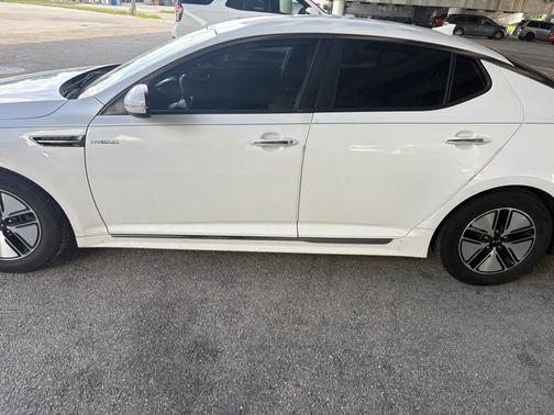 White 2013 Kia Optima Hybrid LX