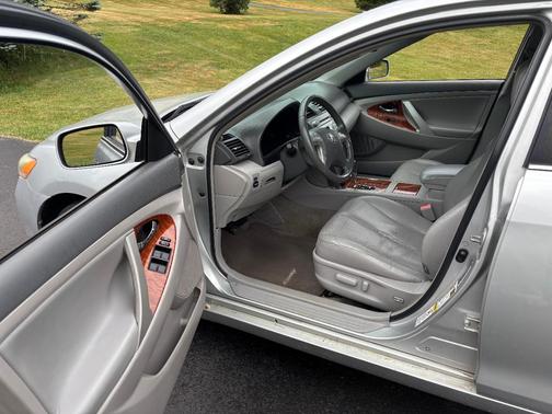 Silver 2008 Toyota Camry XLE