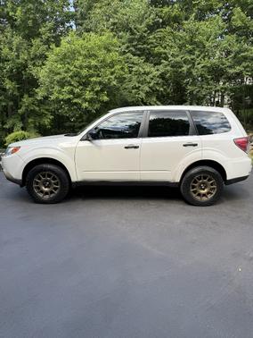 White 2009 Subaru Forester 2.5 X