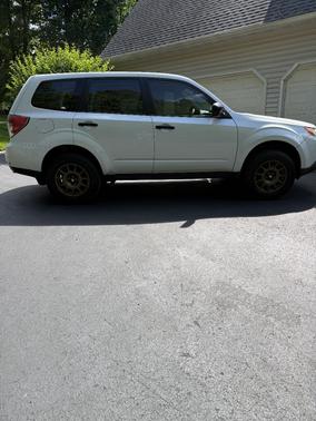 White 2009 Subaru Forester 2.5 X