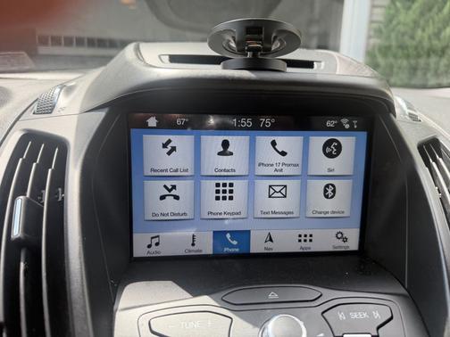 Red 2016 Ford Escape SE