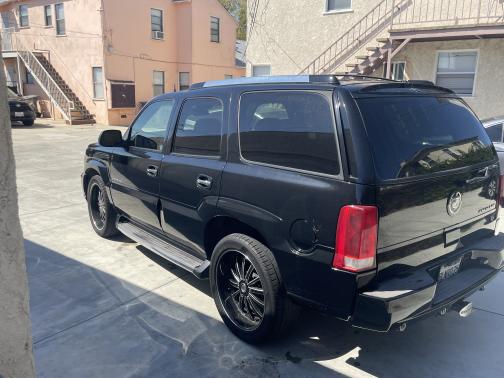 2003 Cadillac Escalade Base