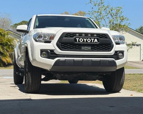 White 2021 Toyota Tacoma SR5