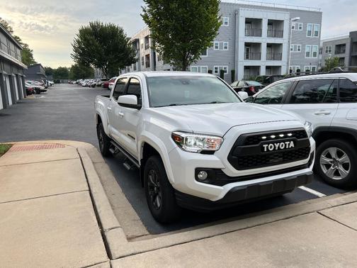 White 2021 Toyota Tacoma SR5