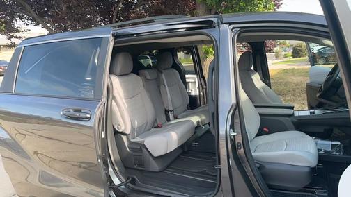 2025 Toyota Sienna LE