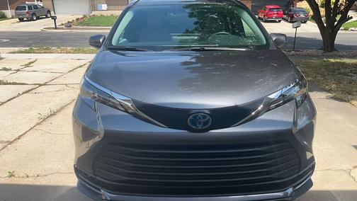 2025 Toyota Sienna LE