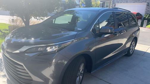 2025 Toyota Sienna LE