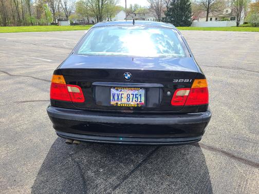 Black 1999 BMW 328 i