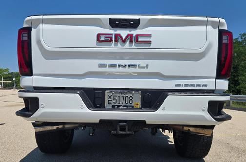 White 2024 GMC Sierra 2500 Denali