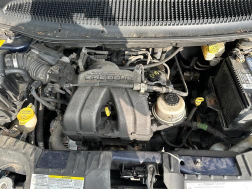 Blue 2005 Dodge Caravan SE