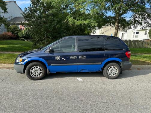 Blue 2005 Dodge Caravan SE