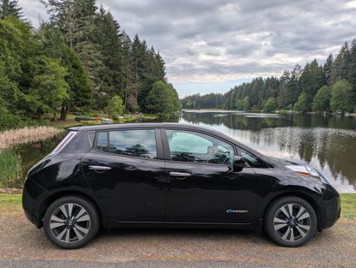 Black 2016 Nissan Leaf SV